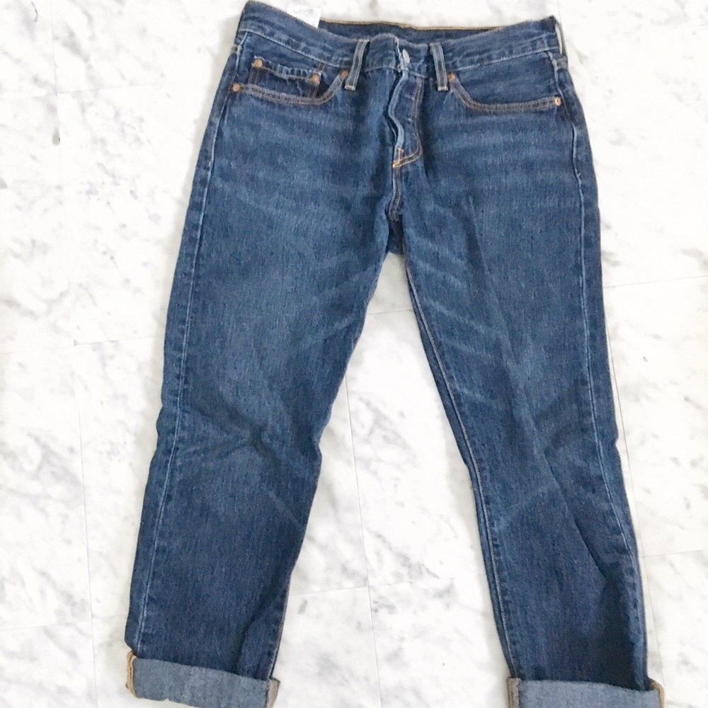 Levi’s mom jeans